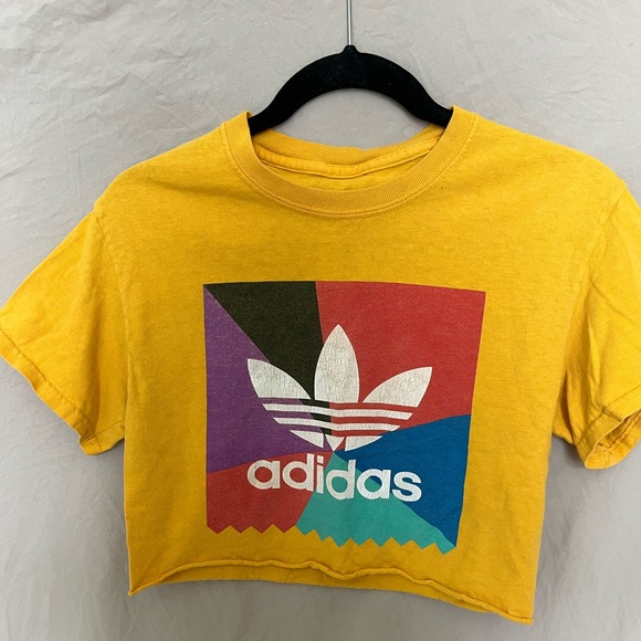 Cropped custom adidas T-shirt - Picture 2 of 3
